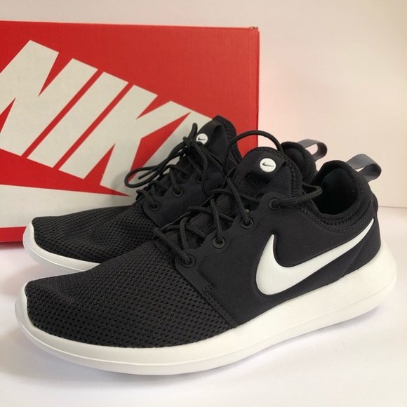 nike roshe two black white